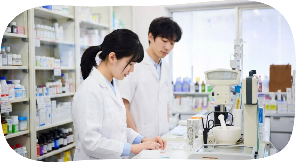 薬学生の実務実習受け入れ・育成の様子